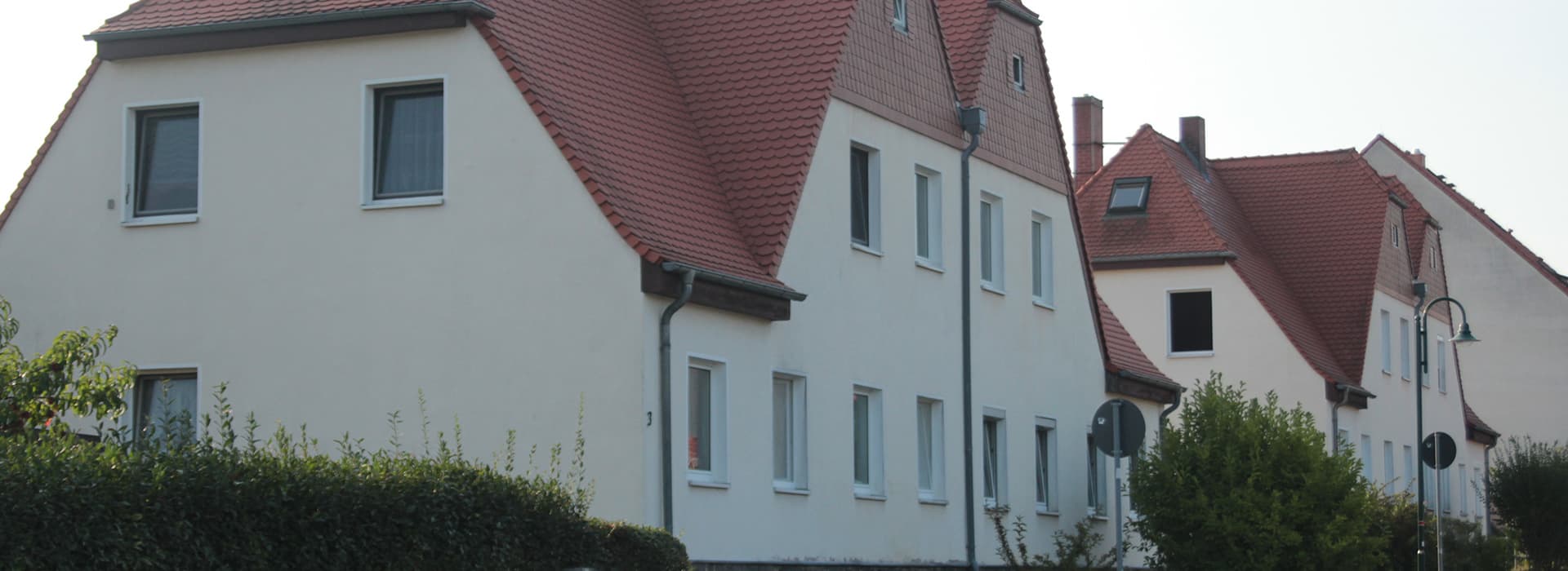 Mehrfamilienhaus im Tauschaer Weg 3 in Penig Außenansicht mit Begrünung